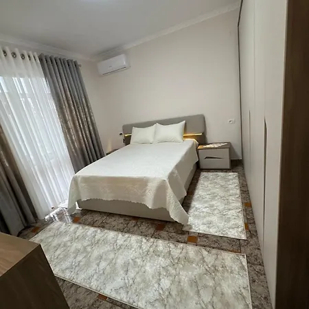アパート Cozy In Tirana, Albania ティラナ