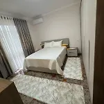 Lägenhet Cozy In Tirana, Albania Tirana